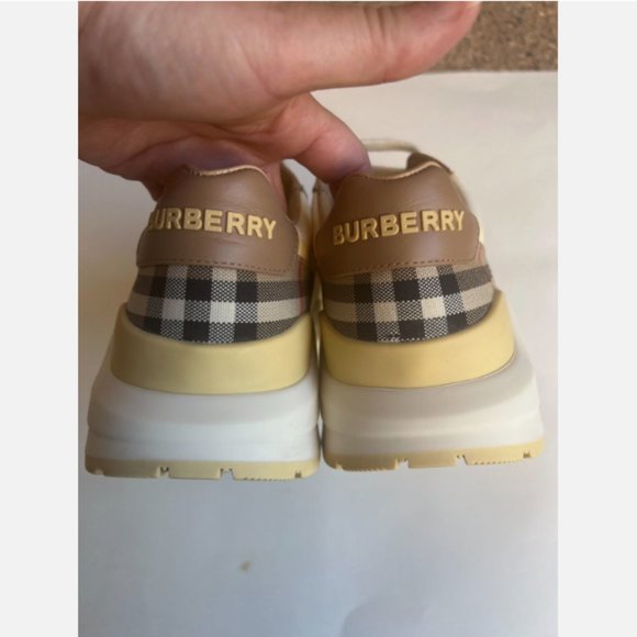 BURBERRY RAMSEY VANILLA CHECK LEATHER WOMENS LOW TOP SNEAKER 39.5 IT/ 9.5 US - Picture 9 of 10